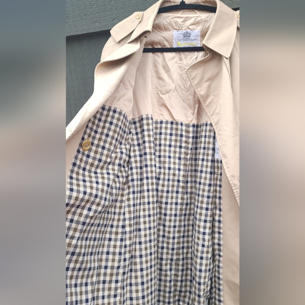 Vintage Aquascutum Trench freshly drycleaned - Picture 12 of 15
